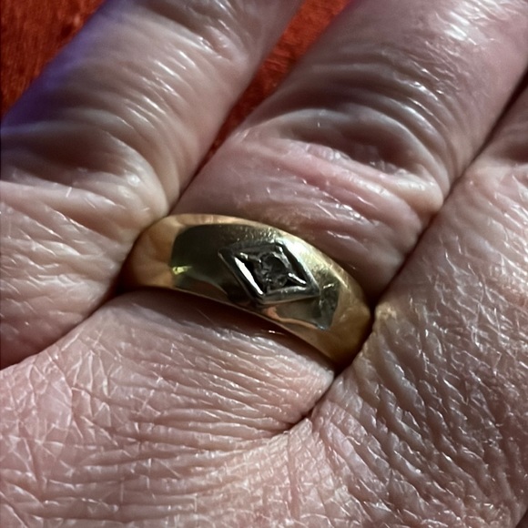 14KT YELLOW GOLD MENS VINTAGE RING .25 ROUND DIAMOND .268 ounces SIZE 11